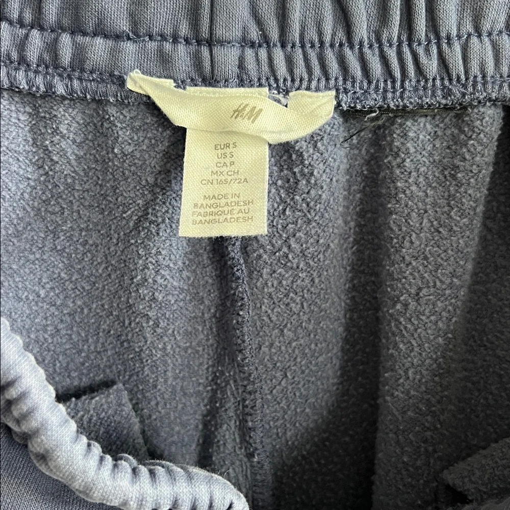 H&M CREW-NECK SWEATSHIRT & JOGGERS - Picture 13 of 13